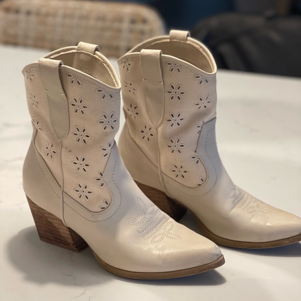 Dolce Vita Floral Cutout Ankle Booties - Cream